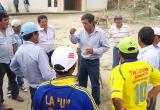 Alcalde provincial de Ferreñafe,Jacinto Muro, colocando la primera piedra de la obra en Huayrul. (Foto cortesía)