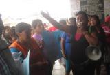 Comerciantes del mercado de Olmos realizaron protesta frente a la comuna distrital. (Foto Liliana Capuñay)