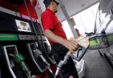 Precio de combustibles “debería bajar ya”