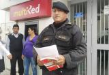 Policía honesto devuelve dinero encontrado en cajero automático