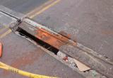En estas condiciones se encuentra el Puente de Reque, cuyo mantenimiento tiene 4 meses de retraso. (Foto Chiclayoenlinea.com)