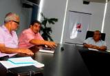 Gobernador regional de Lambayeque, Humberto Acuña, reunido con funcionarios de Ensa. (Foto cortesía)