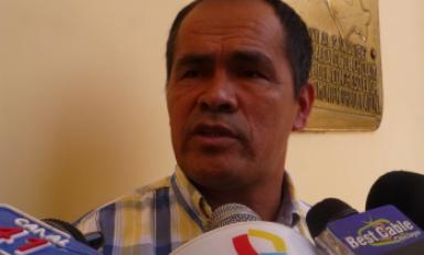 Alcalde de JLO apoya a comerciantes informales de Moshoqueque