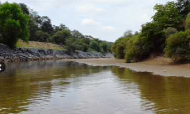 El gobierno regional ha iniciado los trabajos de defensas ribereñas en el río La Leche. (Foto Andina)