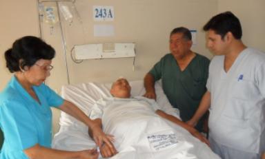 Salvan la vida de docente al extraerle bala de la cabeza