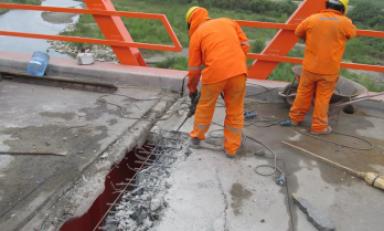 Se reiniciaron los trabajos en el puente de Reque luego de seis meses de retraso