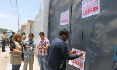 Clausuran fábrica clandestina de colchones