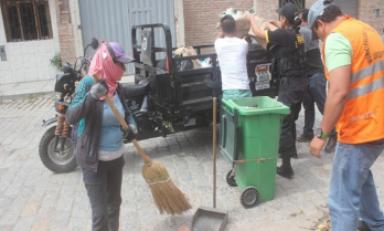 A pesar del paro de obreros las labores de limpieza de la ciudad de Chiclayo no se detuvieron.