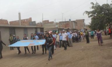 Los pobladores de San Antonio junto a sus autoridades marcharon exigiendo se erradique la delincuencia. (Fotos MPCh)