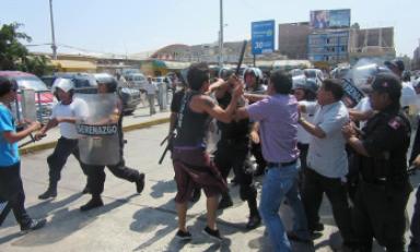 Informales del mercado Modelo se enfrentaron a policías municipales de Chiclayo