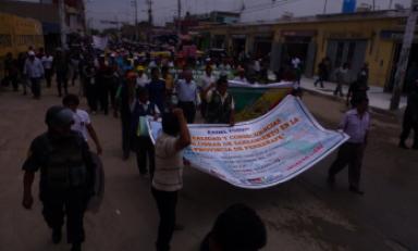 Pobladores de Ferreñafe marchan por retraso de obra de saneamiento