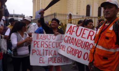 Protesta de los trabajadores de la agroindustrial Tumán que exigen la salida de la actual administración. (Foto Chiclayoenlinea.com)