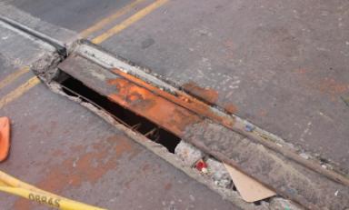 En estas condiciones se encuentra el Puente de Reque, cuyo mantenimiento tiene 4 meses de retraso. (Foto Chiclayoenlinea.com)