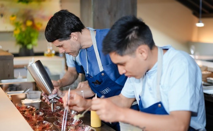 Joven peruano destaca como chef en restaurante de Dinamarca con 2 estrellas Michelin