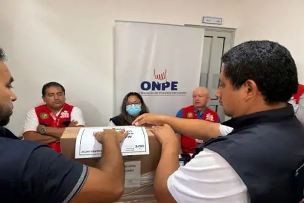 Lambayeque: ODPE realiza verificación pública de material de sufragio en locales de votación