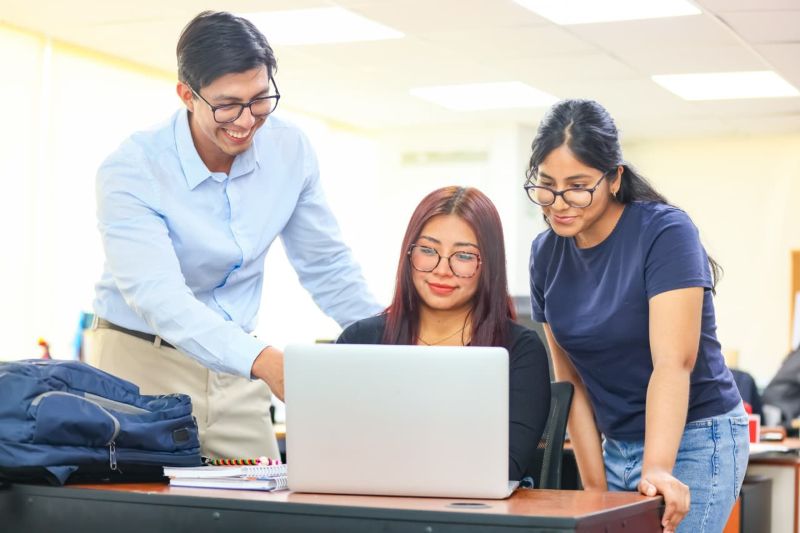 Jóvenes de diversas regiones ganan concurso que busca generar políticas públicas para la población vulnerable