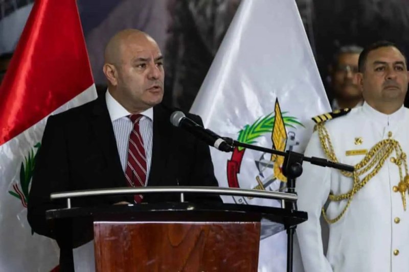 Carlos Díaz renunció al ministerio de Defensa en medio de postergación de compra de aviones F-16