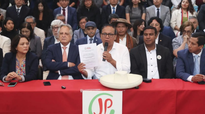 Sánchez presenta nuevo plan de gobierno, un día después del debate presidencial