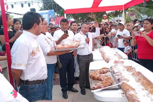 Monsefú deleitó con una encimada de 10 metros y cinco sabores durante la  Fexticum