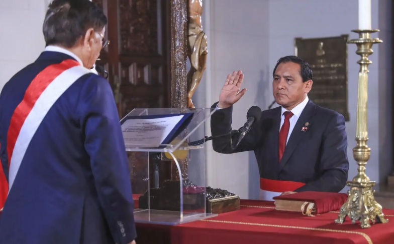 Ejecutivo oficializa nombramiento de congresista Flavio Cruz como ministro de Trabajo