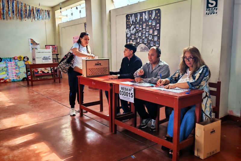 Ausentismo en elecciones generales se redujo de 28 % en el 2021 a 24 % en 2026