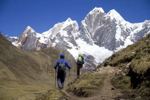 Cordillera Huayhuash: guía para el trekking de montaña más espectacular del mundo