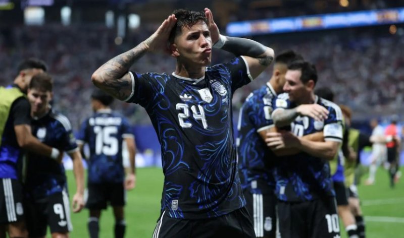Argentina consiguió una remontada histórica y clasificó a la final al vencer 2-1 a Inglaterra