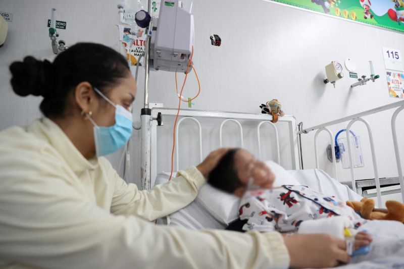 Ministro Solano visitó a Benjamín y constató su favorable recuperación tras el ataque de un perro en Chiclayo