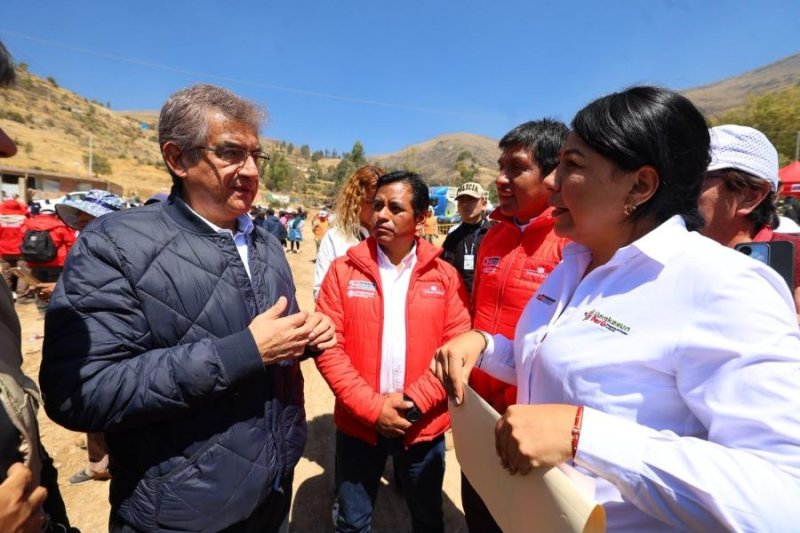 Ministro de Trabajo anuncia intervención de “Llamkasun Perú” en la reconstrucción de Pumpunya