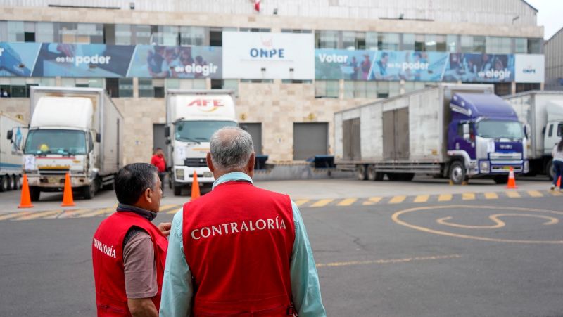 Contraloría verifica despliegue de 575 toneladas de material electoral hacia 53 rutas del país