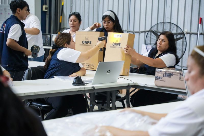 ONPE comienza ensamblaje del material electoral para las Elecciones Regionales y Municipales 2026