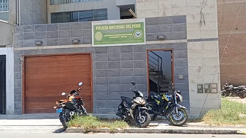 Detienen a dos policías investigados por presuntamente ocultar 25 000 soles incautados en Chongoyape