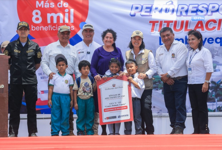 Presidenta Fujimori entregó títulos en Lambayeque y dijo que brindan seguridad jurídica a familias