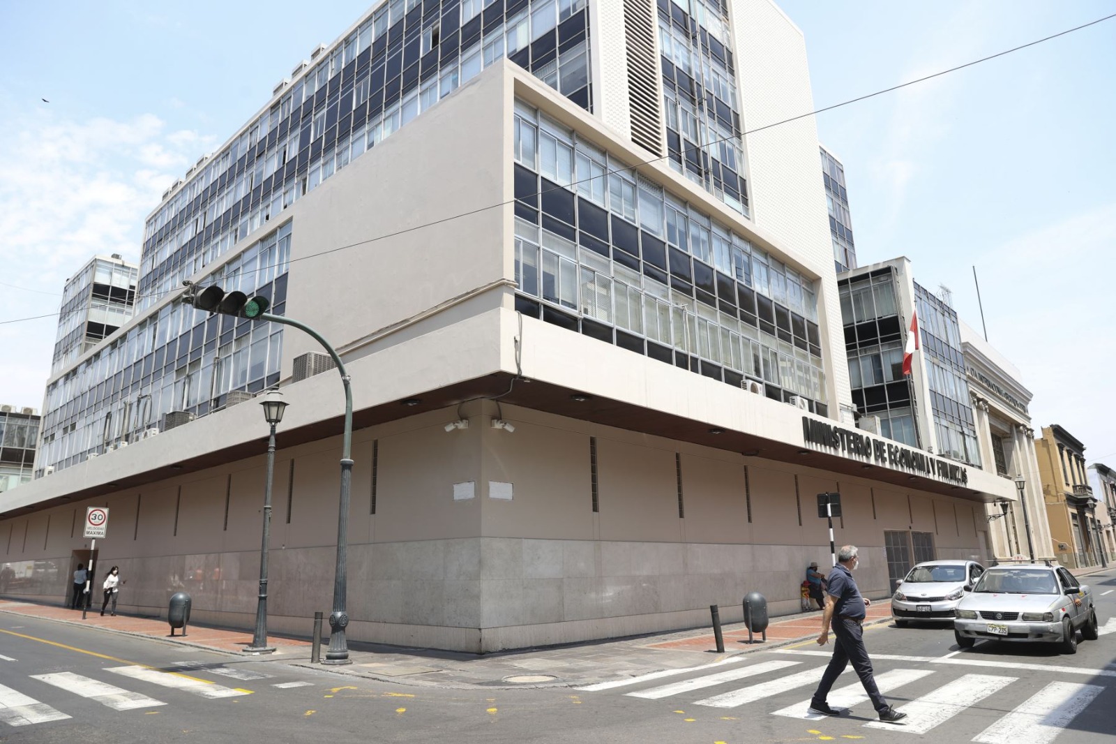  Presupuesto 2024: sectores prioritarios serán salud, educación y seguridad