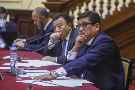 Comisión de Fiscalización levanta secreto bancario de allegados a expresidente