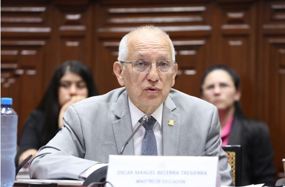 Ministro de Educación anuncia que materiales educativos fueron entregados al 100%