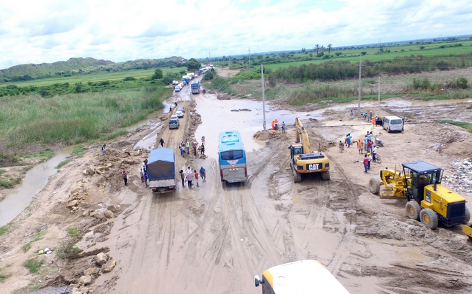 Red vial está interrumpida en Lambayeque por activación de quebrada