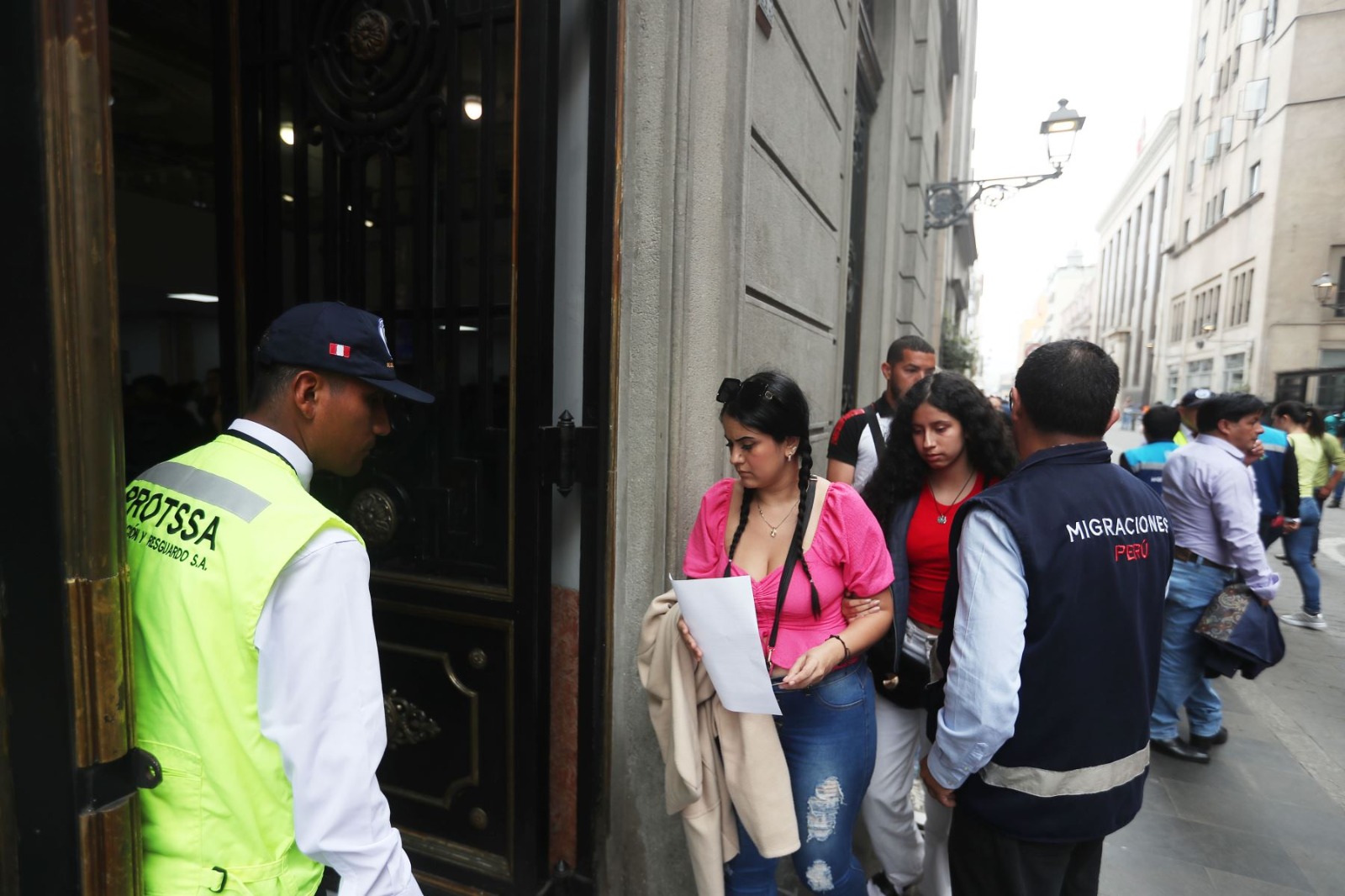  Migraciones: ¿qué pasará con extranjeros irregulares después de esta medianoche?