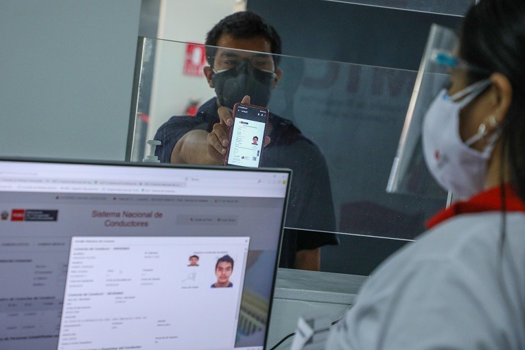 Si vas a sacar tu licencia de conducir no te dejes engañar por tramitadores