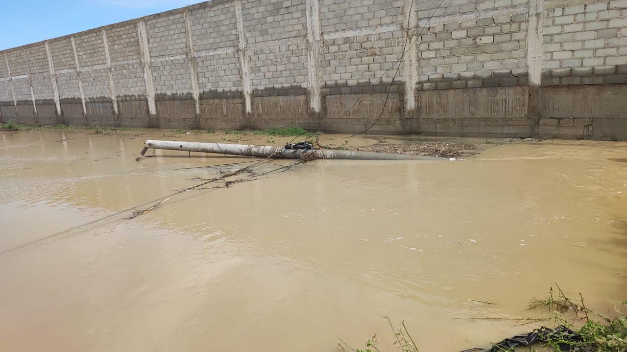 Más de 3500 usuarios sin luz por desborde de río Reque 