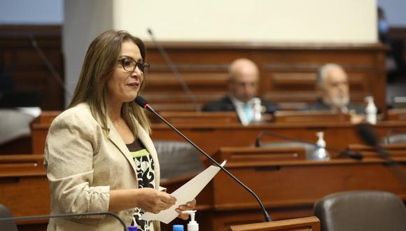 Congresista liberteña Magaly Ruiz habría contratado en su oficina a la pareja de su hijo