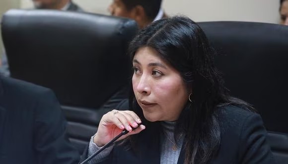 Congresistas Betssy Chávez y Roberto Sánchez al filo del desafuero