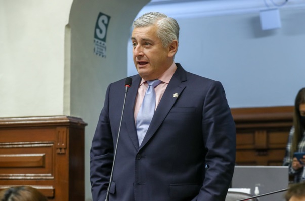 Fuerza Popular suspendió a Juan Lizarzaburu por frases agraviantes contra Patricia Juárez