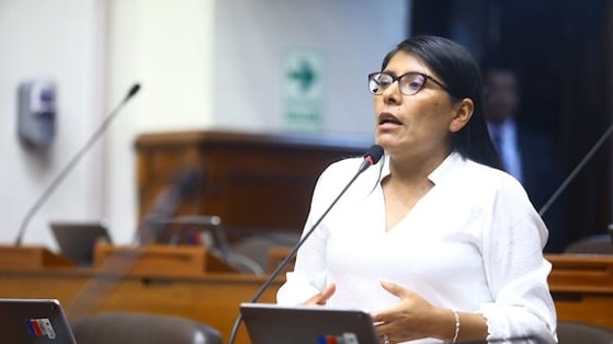 Margot Palacios justifica firma de aumento de asignación por representación: “No dice aumento, sino actualización”
