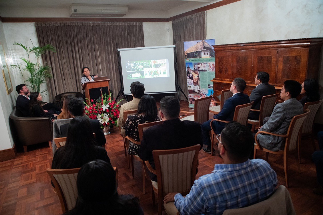 Más peruanos ganan becas completas de estudio del Gobierno de Hungría