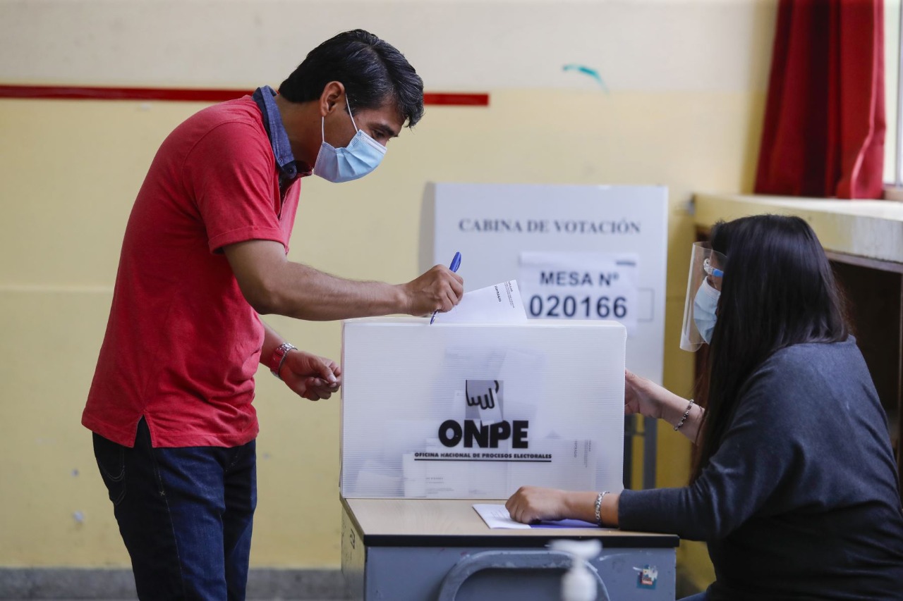ONPE:  “Es delito publicar el voto y obligar a votar en un sentido u otro”
