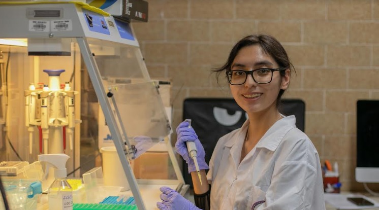 Brenda ingresó en su tercer intento a la UNMSM y hoy destaca en conferencias internacionales de salud