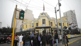 Embajada de Venezuela en Perú suspende indefinidamente su atención y todos los trámites consulares