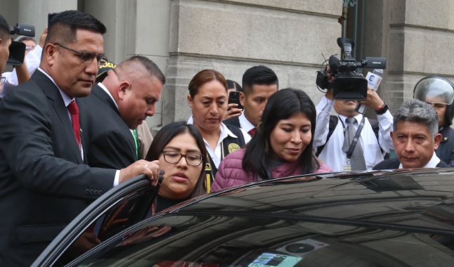 Betssy Chávez es trasladada a la carceleta del penal Ancón II