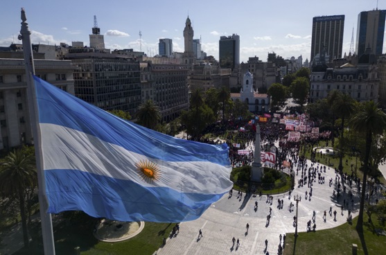 Argentina: los contratos podrán pactarse en criptomonedas, carne o leche